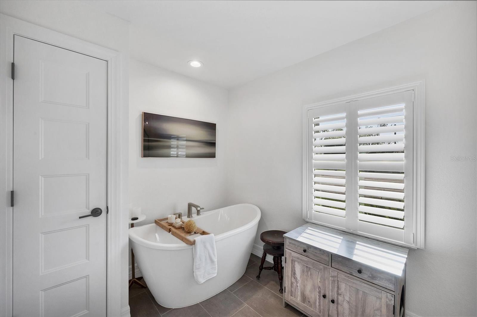 Image 24 of 45 For 27 Par View Place