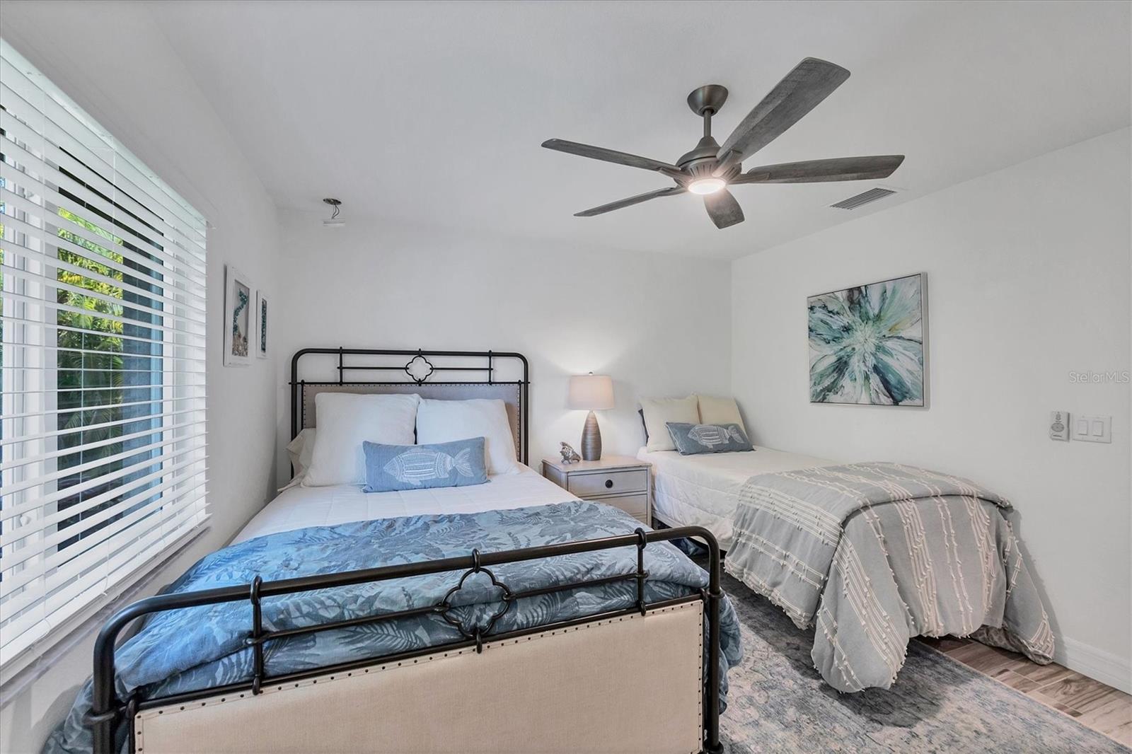 Image 28 of 45 For 27 Par View Place