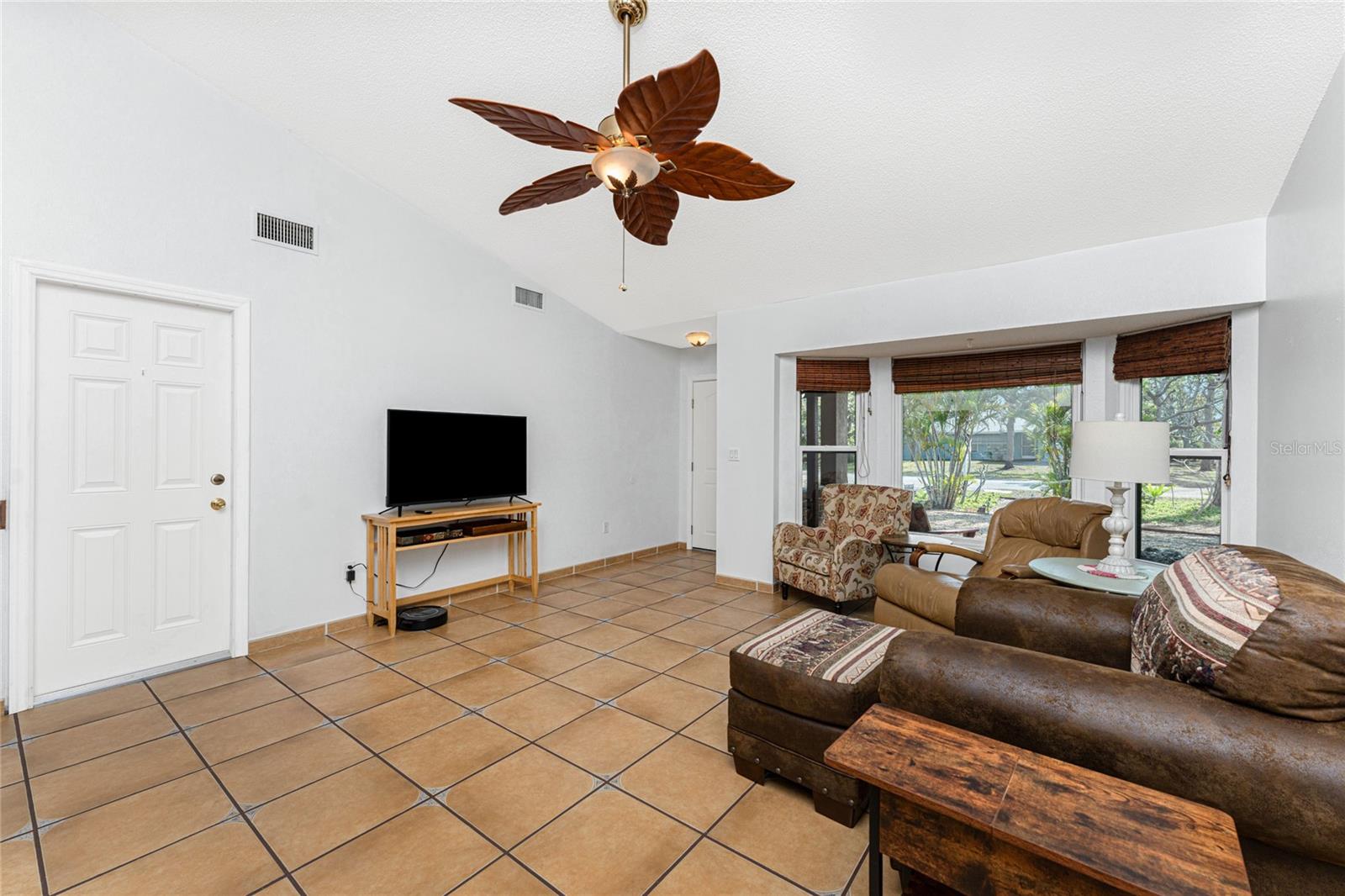 Image 11 of 61 For 660 Broadway Street