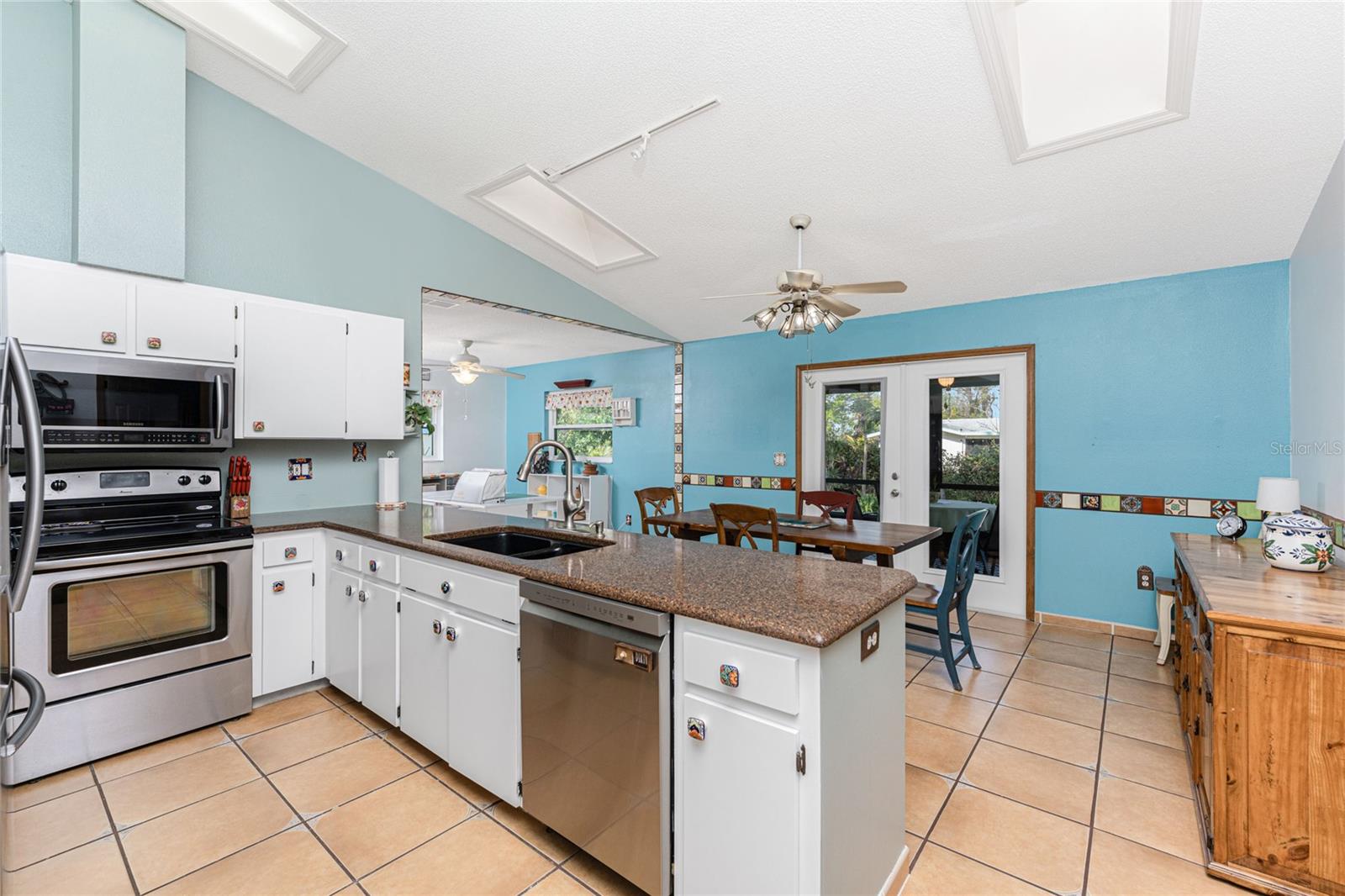 Image 12 of 61 For 660 Broadway Street