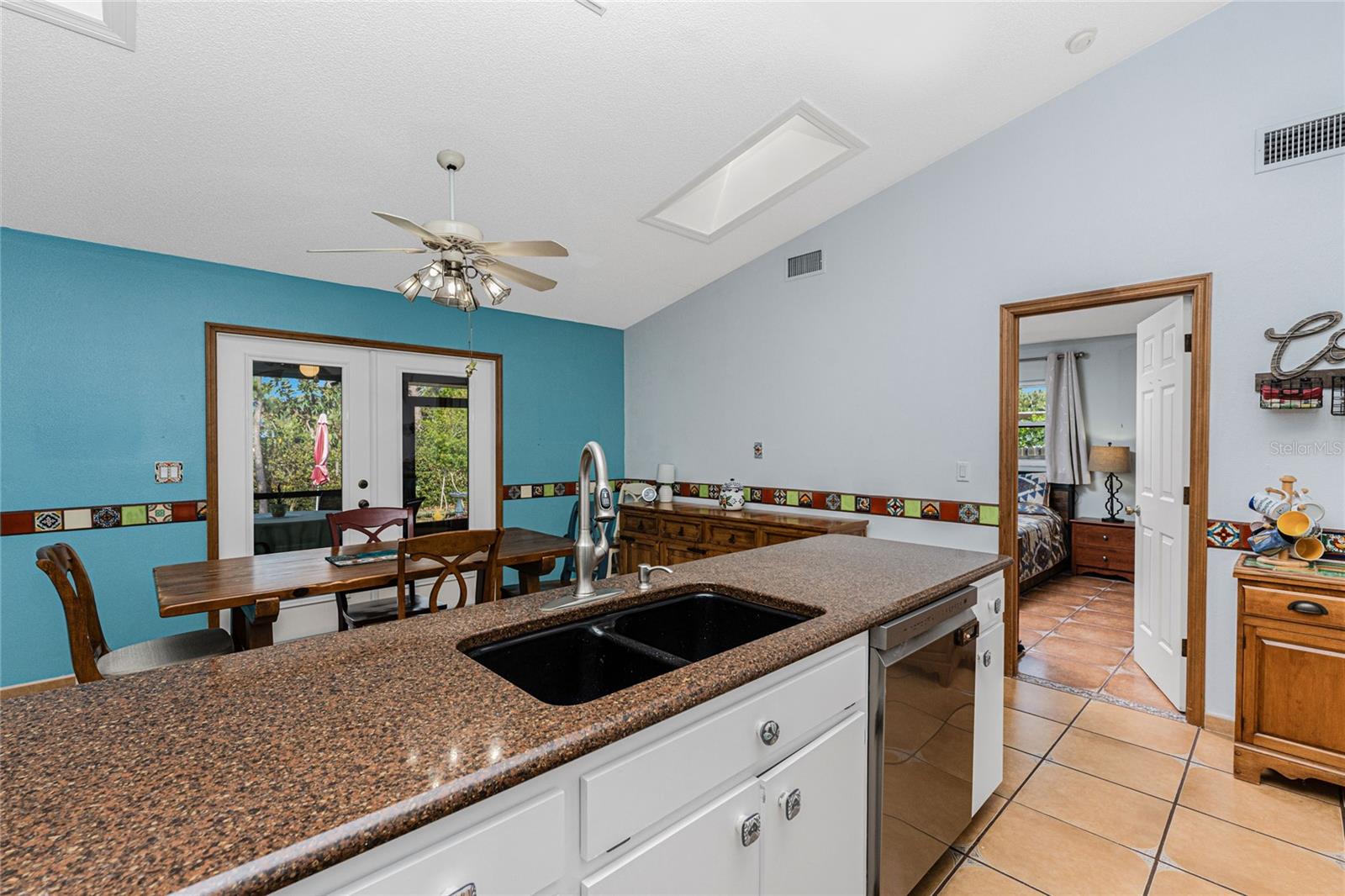 Image 13 of 61 For 660 Broadway Street