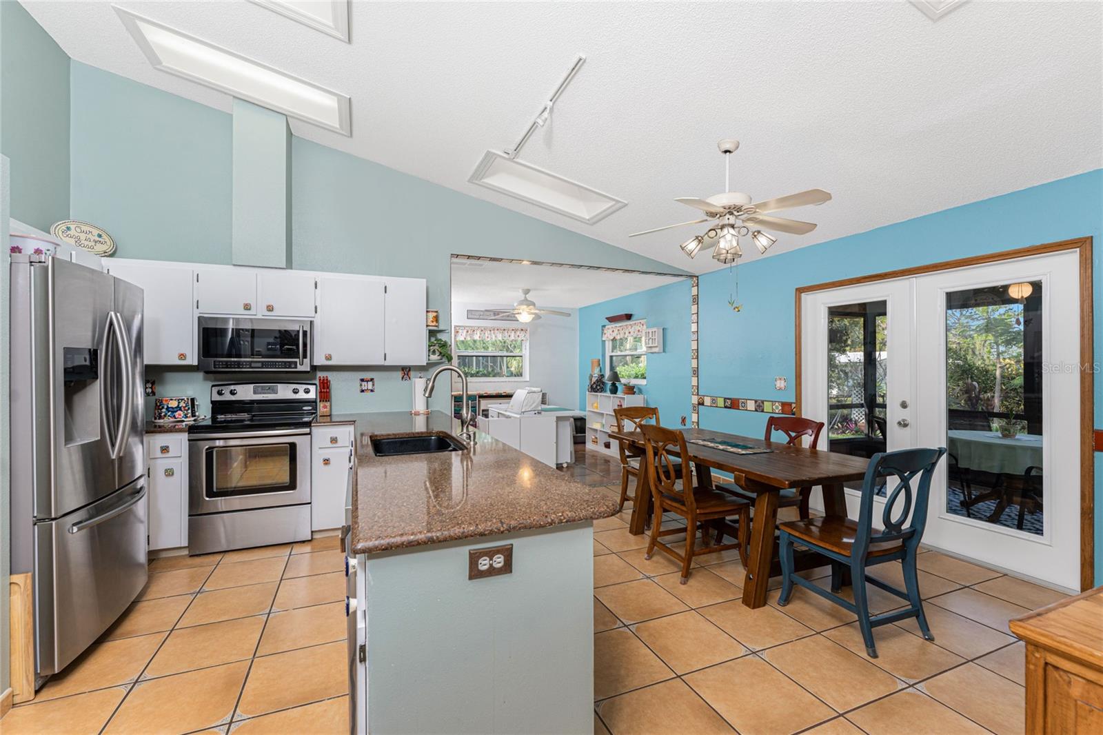 Image 14 of 61 For 660 Broadway Street