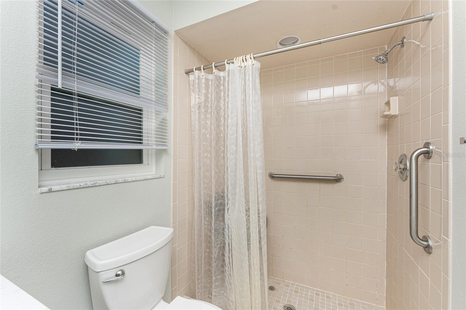 Image 25 of 61 For 660 Broadway Street