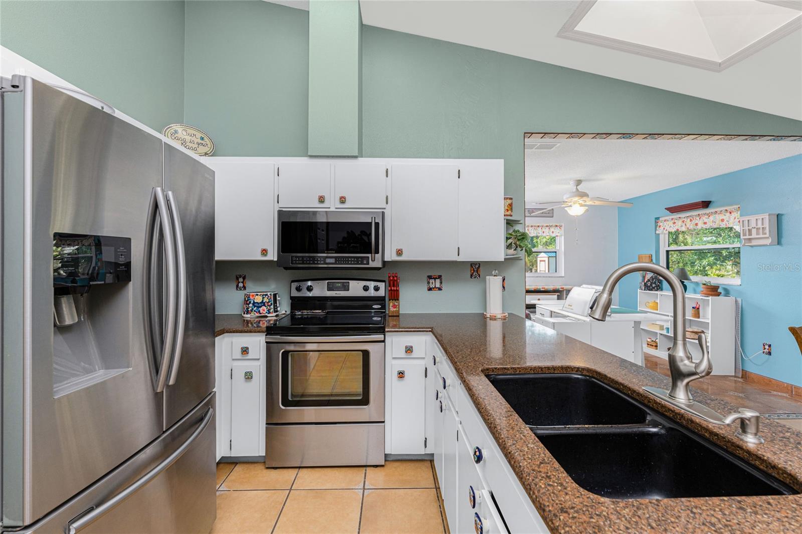 Image 4 of 61 For 660 Broadway Street