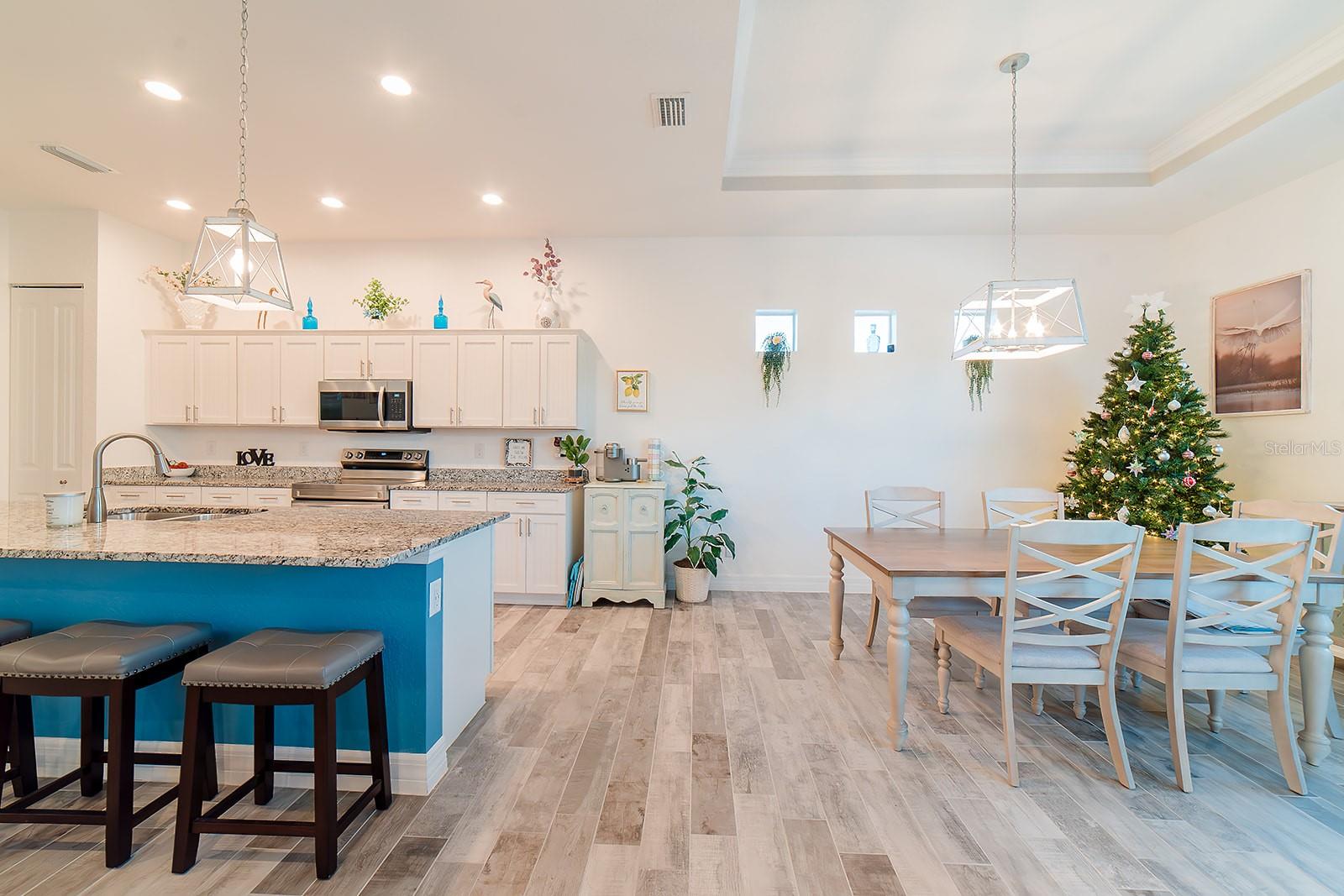 Image 14 of 51 For 122 Glades Drive