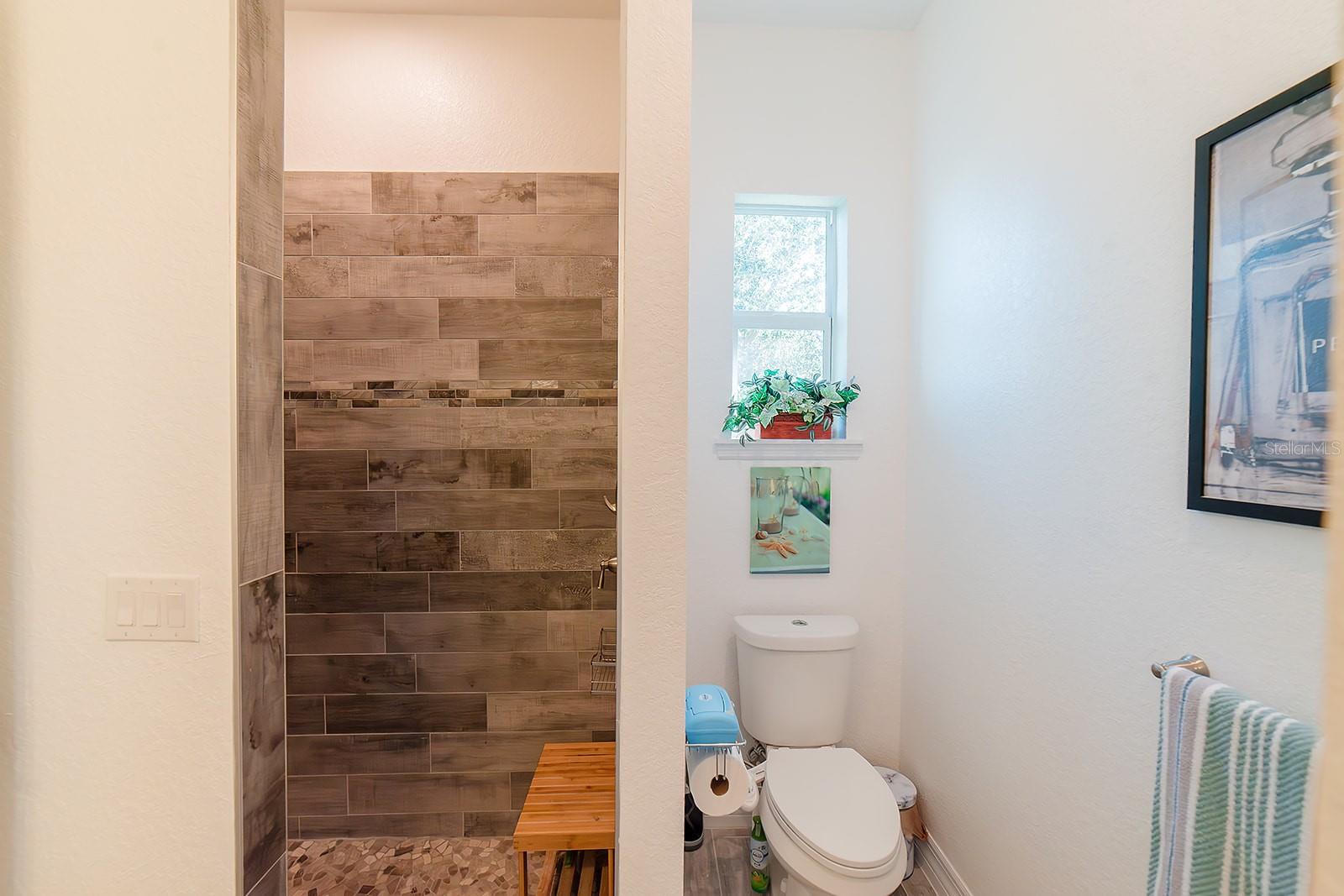 Image 26 of 51 For 122 Glades Drive