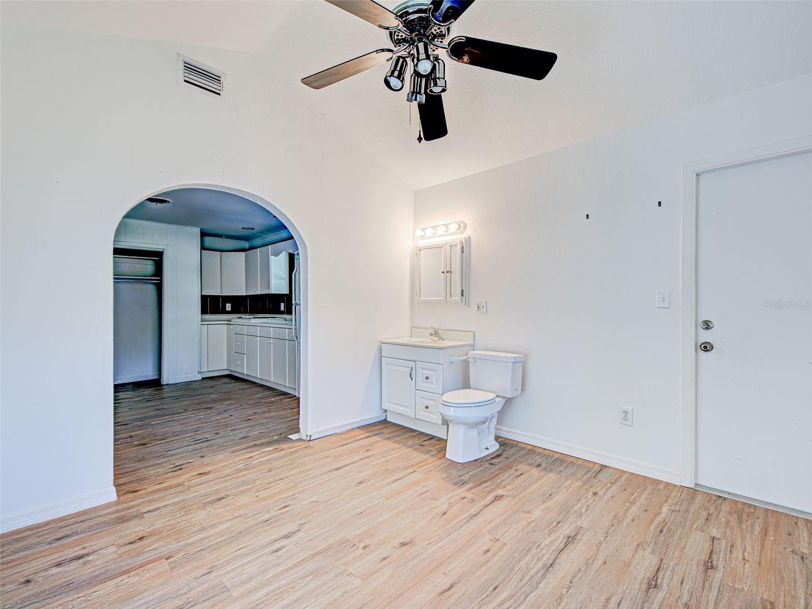 Image 23 of 51 For 425 Morrison Avenue