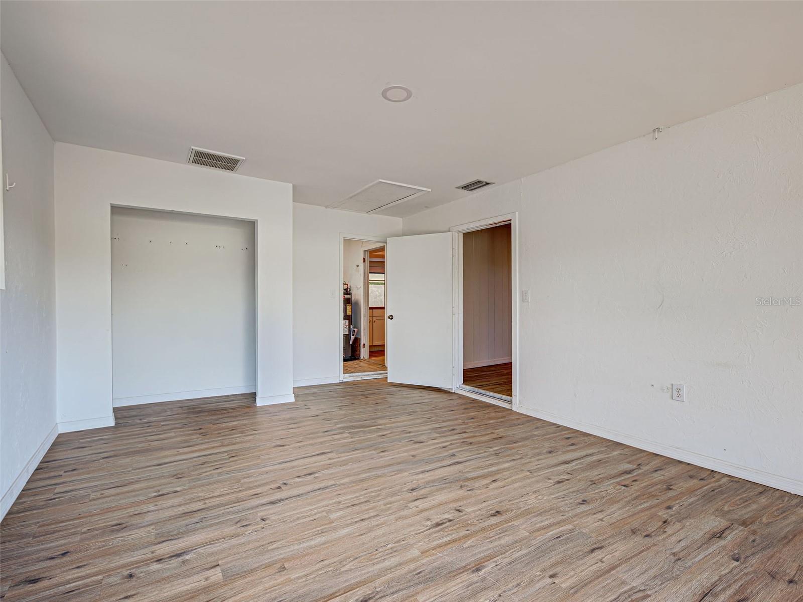 Image 33 of 51 For 425 Morrison Avenue