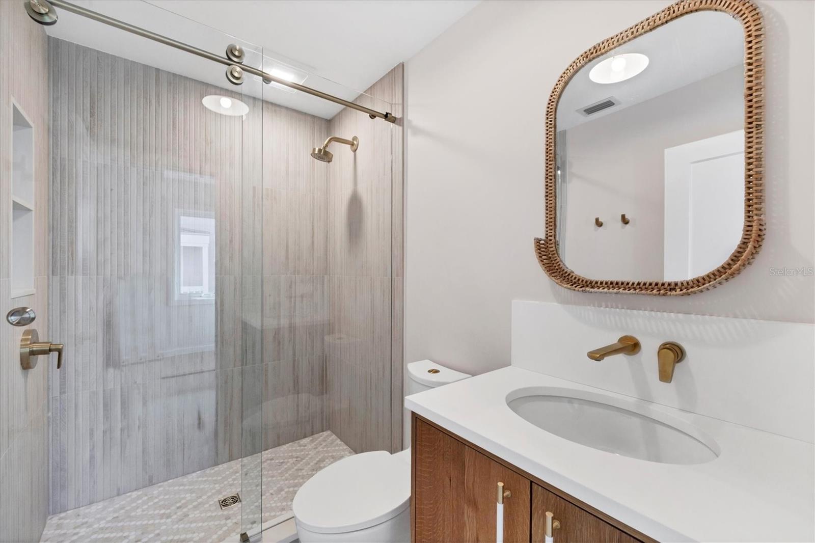 Image 35 of 49 For 290 Gulf Boulevard 18