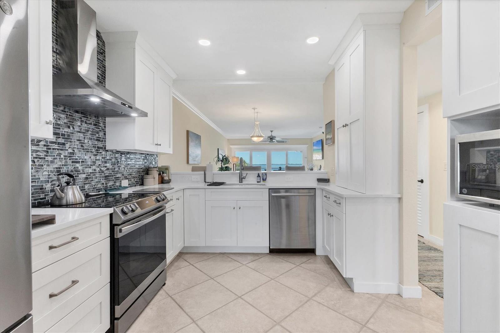 Image 14 of 48 For 11000 Placida Road 302