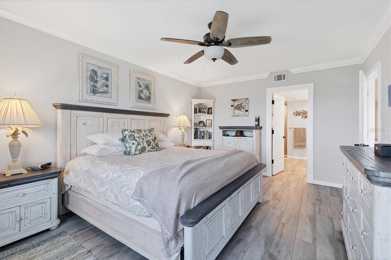 Image 20 of 48 For 11000 Placida Road 302