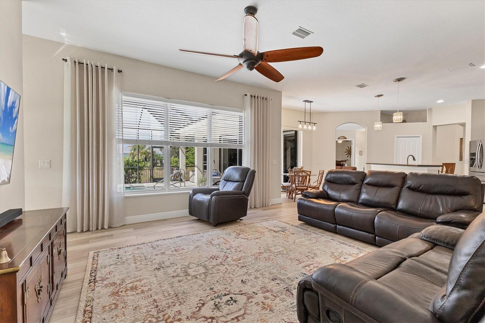 Image 18 of 68 For 15392 Aldama Circle