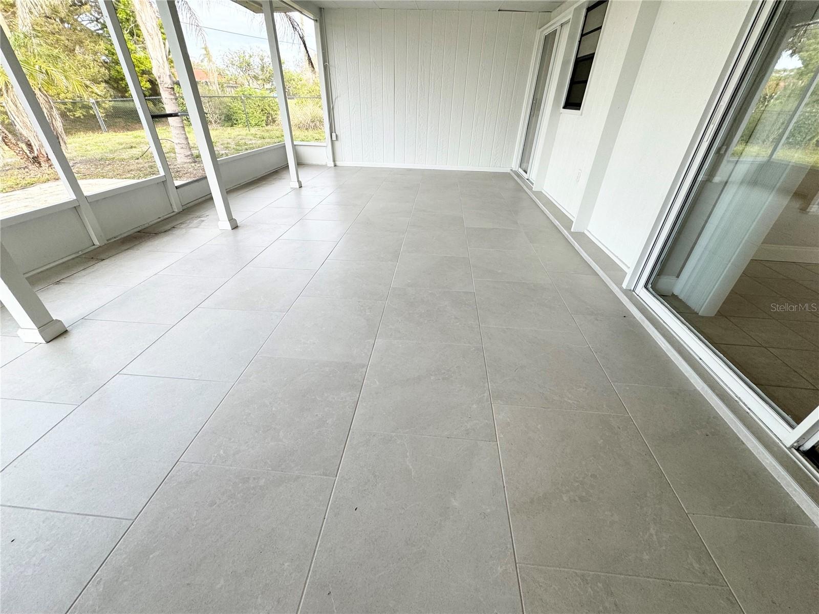 Image 17 of 20 For 237 Matisse Circle N