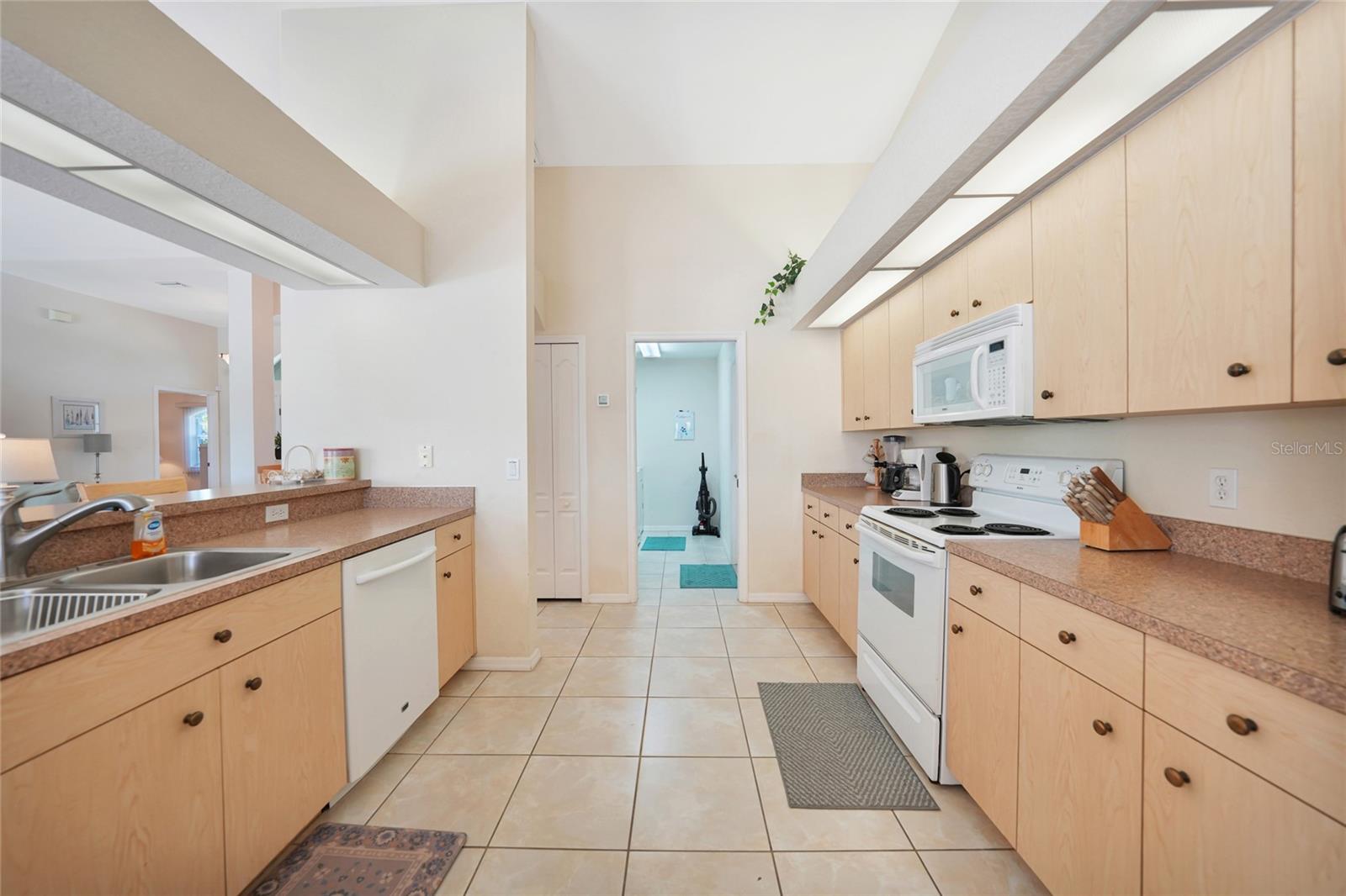 Image 29 of 59 For 1185, 1183,1187 Rotonda Circle