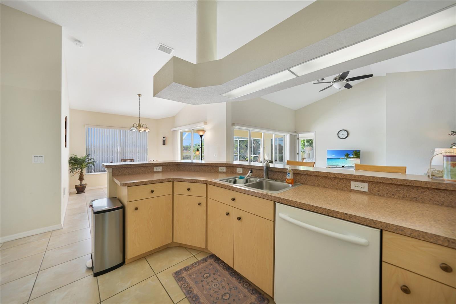 Image 31 of 59 For 1185, 1183,1187 Rotonda Circle