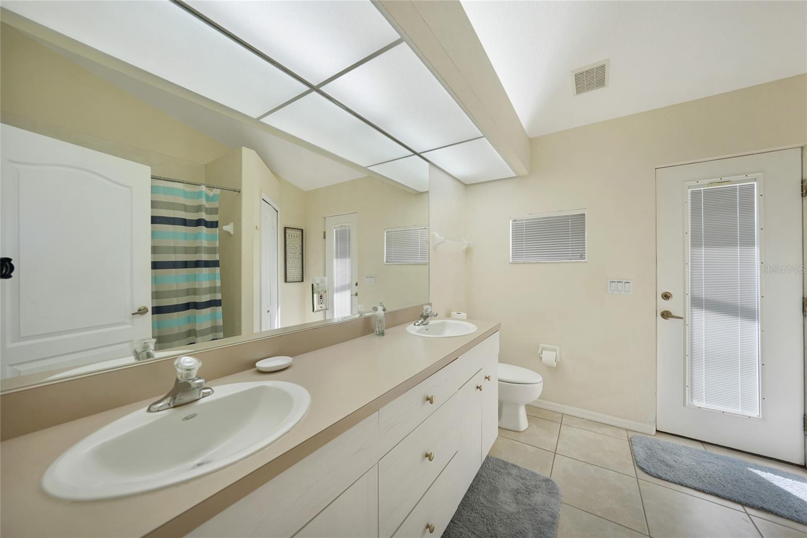 Image 43 of 59 For 1185, 1183,1187 Rotonda Circle