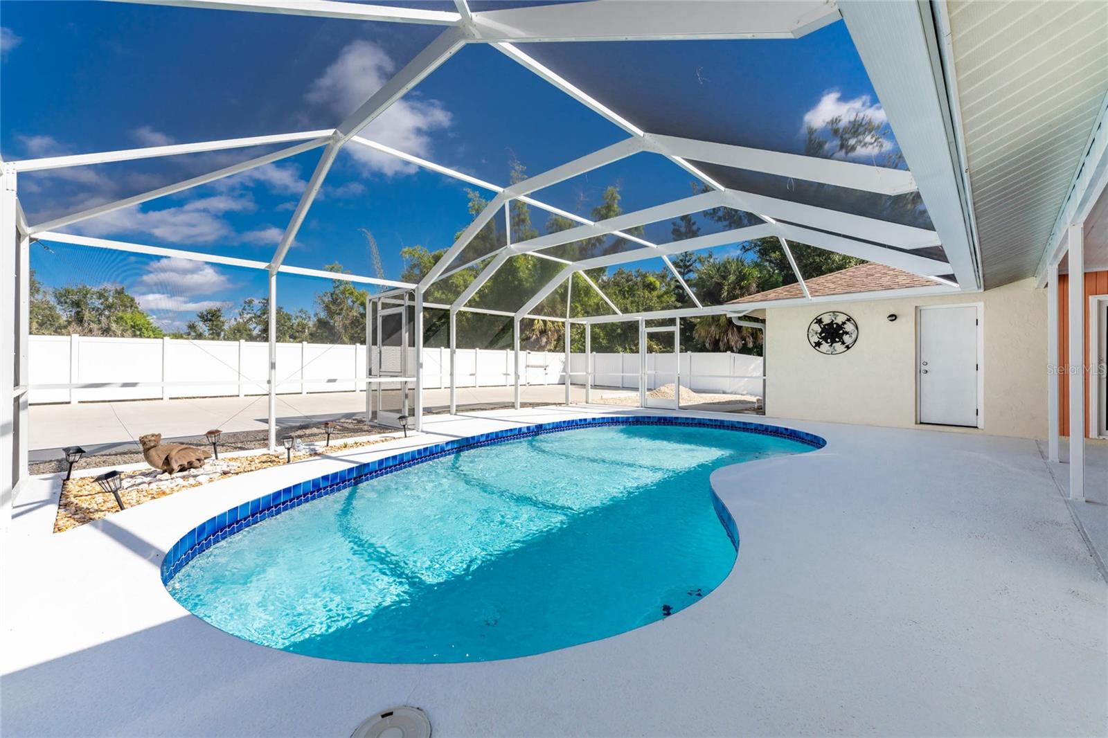 Image 3 of 62 For 1600 Thomas Street