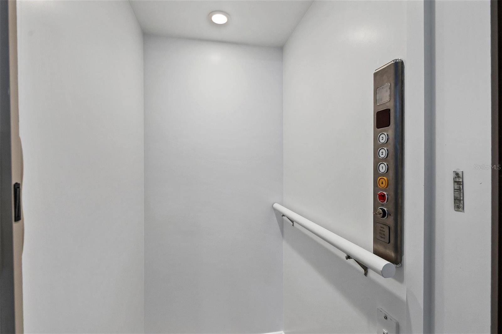 Image 10 of 75 For 10395 Longshore Road 33