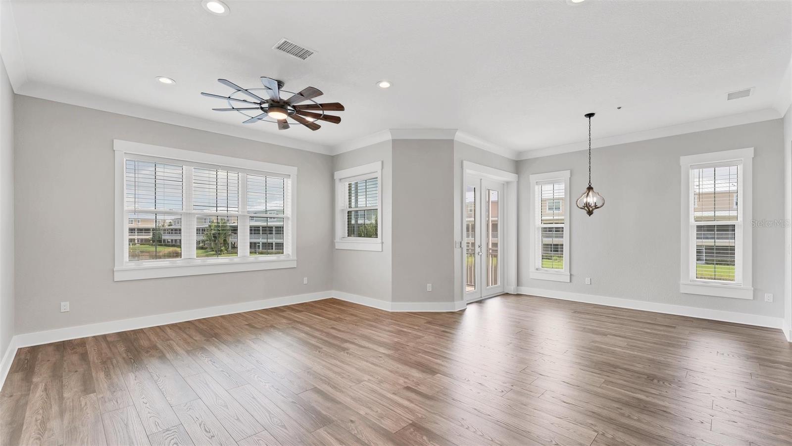 Image 12 of 75 For 10395 Longshore Road 33