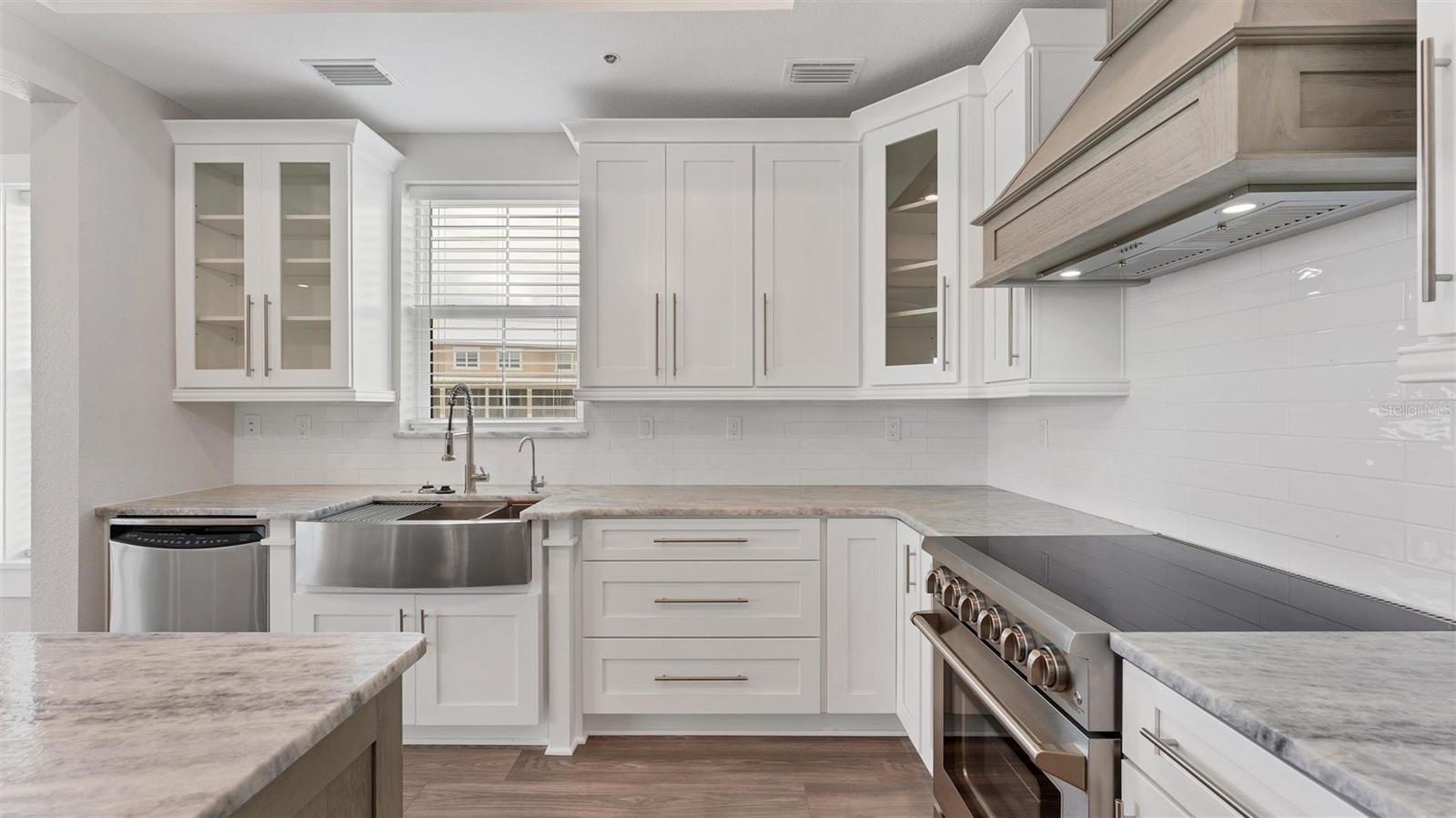 Image 18 of 75 For 10395 Longshore Road 33