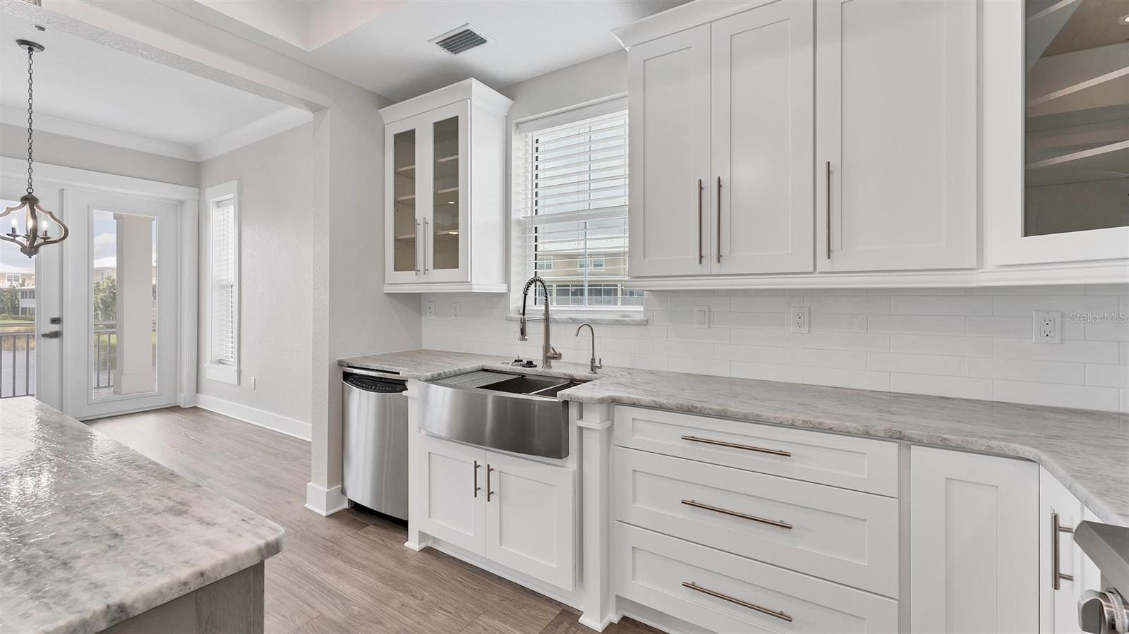 Image 19 of 75 For 10395 Longshore Road 33