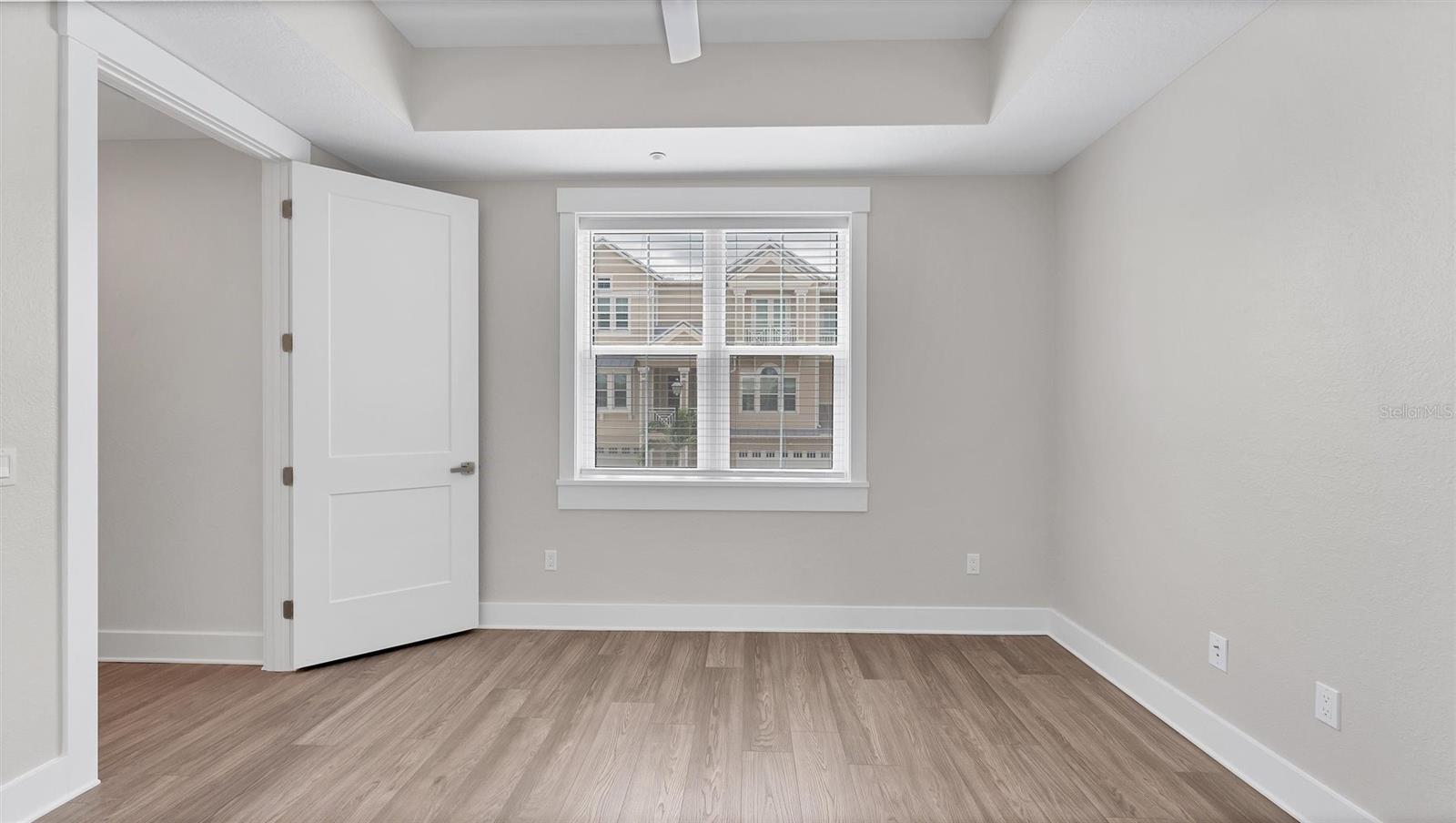 Image 22 of 75 For 10395 Longshore Road 33