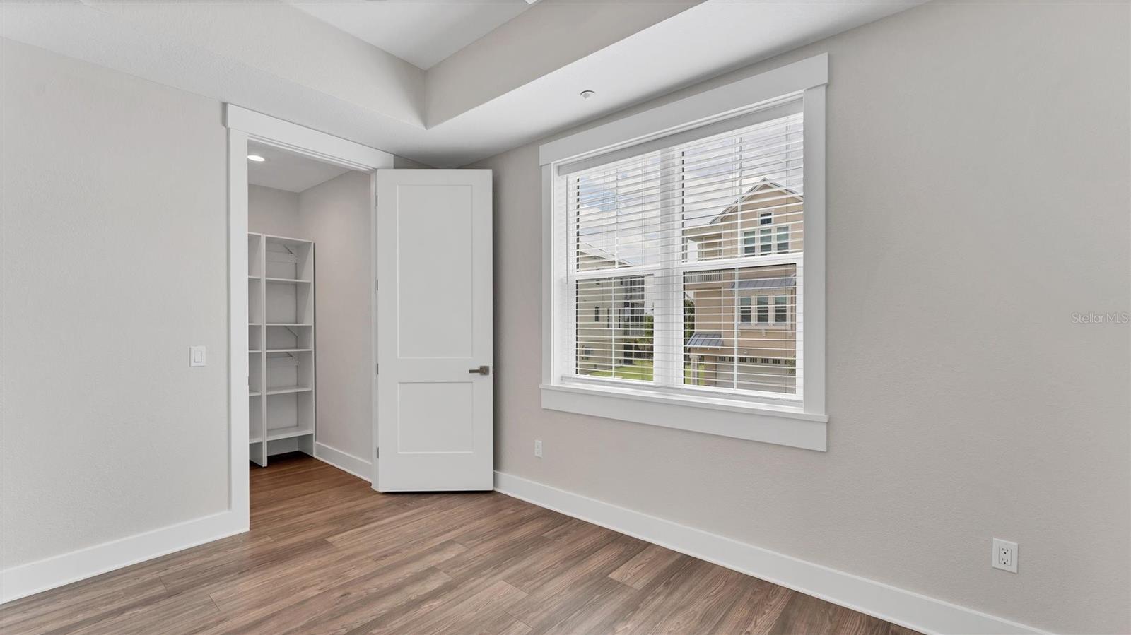 Image 23 of 75 For 10395 Longshore Road 33