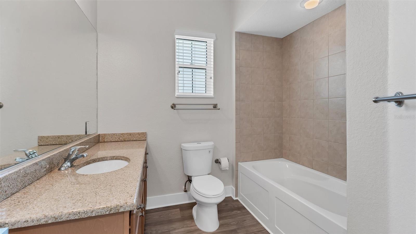 Image 24 of 75 For 10395 Longshore Road 33