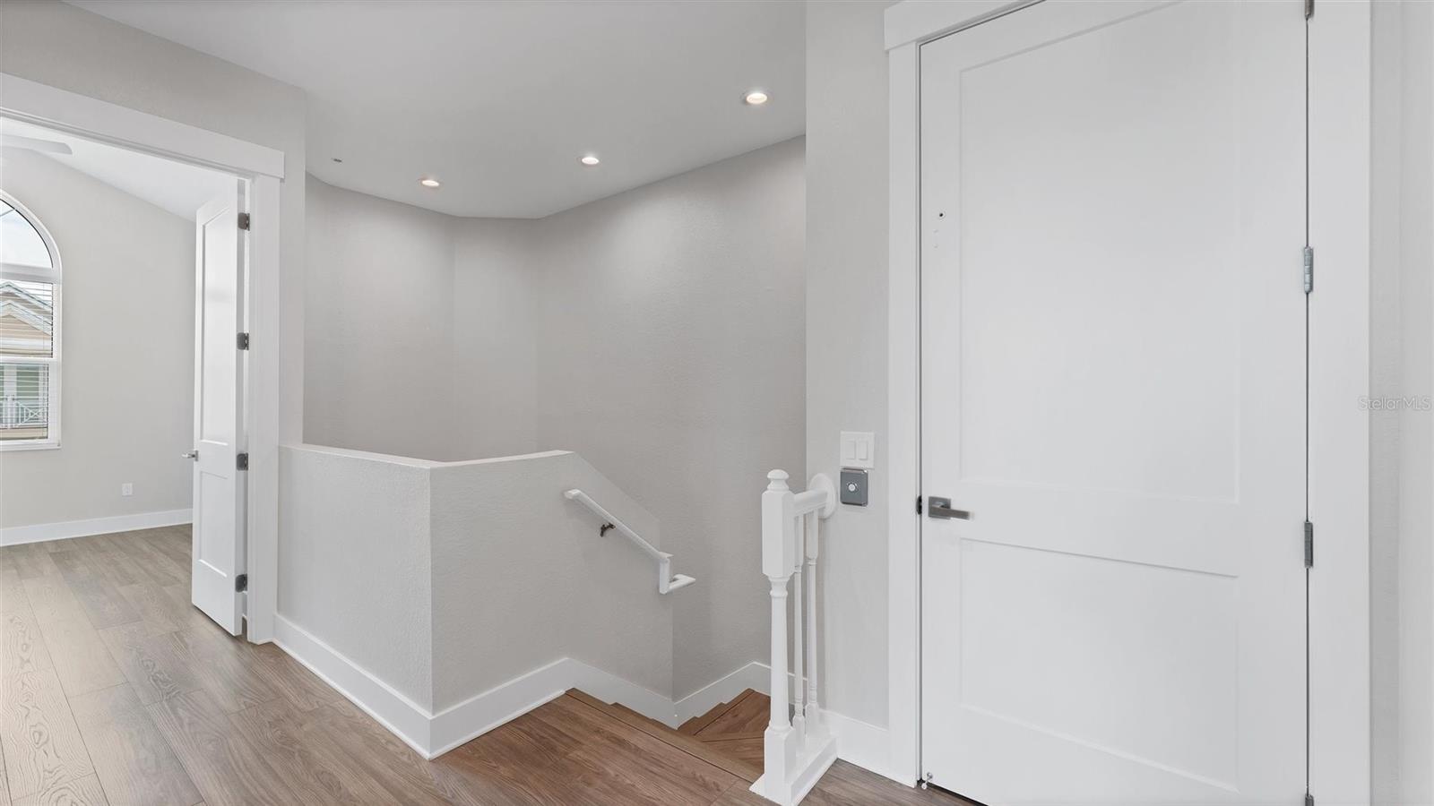 Image 27 of 75 For 10395 Longshore Road 33