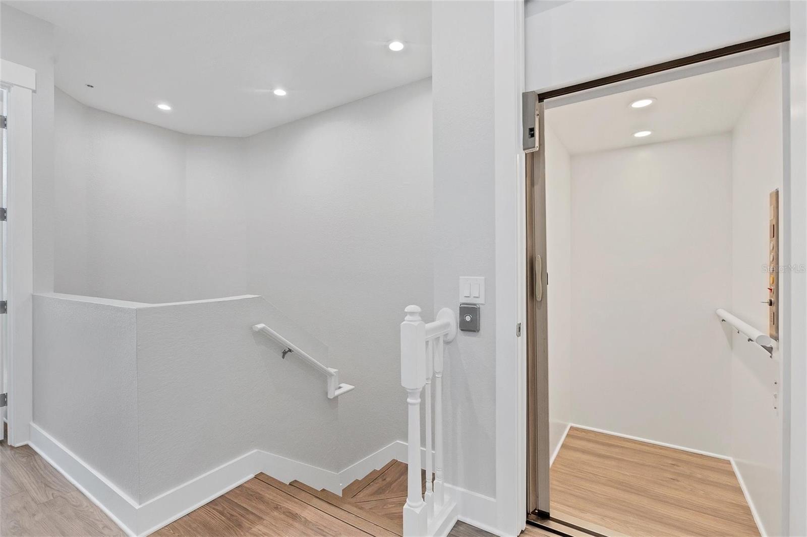 Image 28 of 75 For 10395 Longshore Road 33