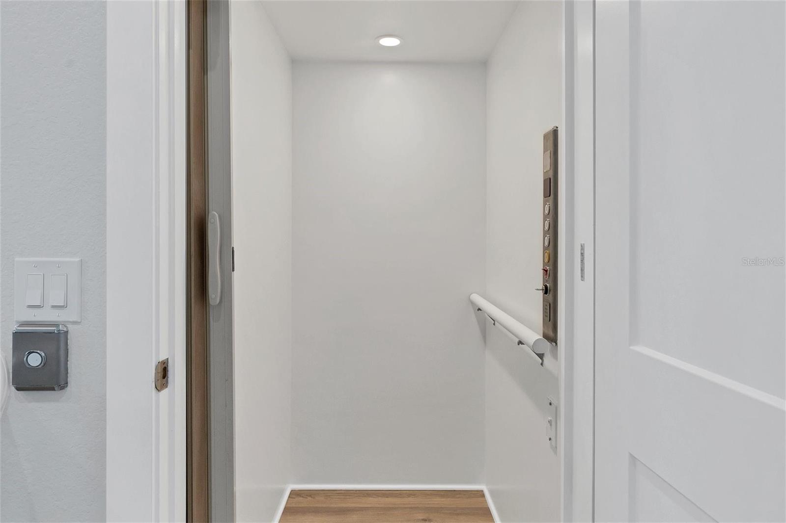 Image 29 of 75 For 10395 Longshore Road 33