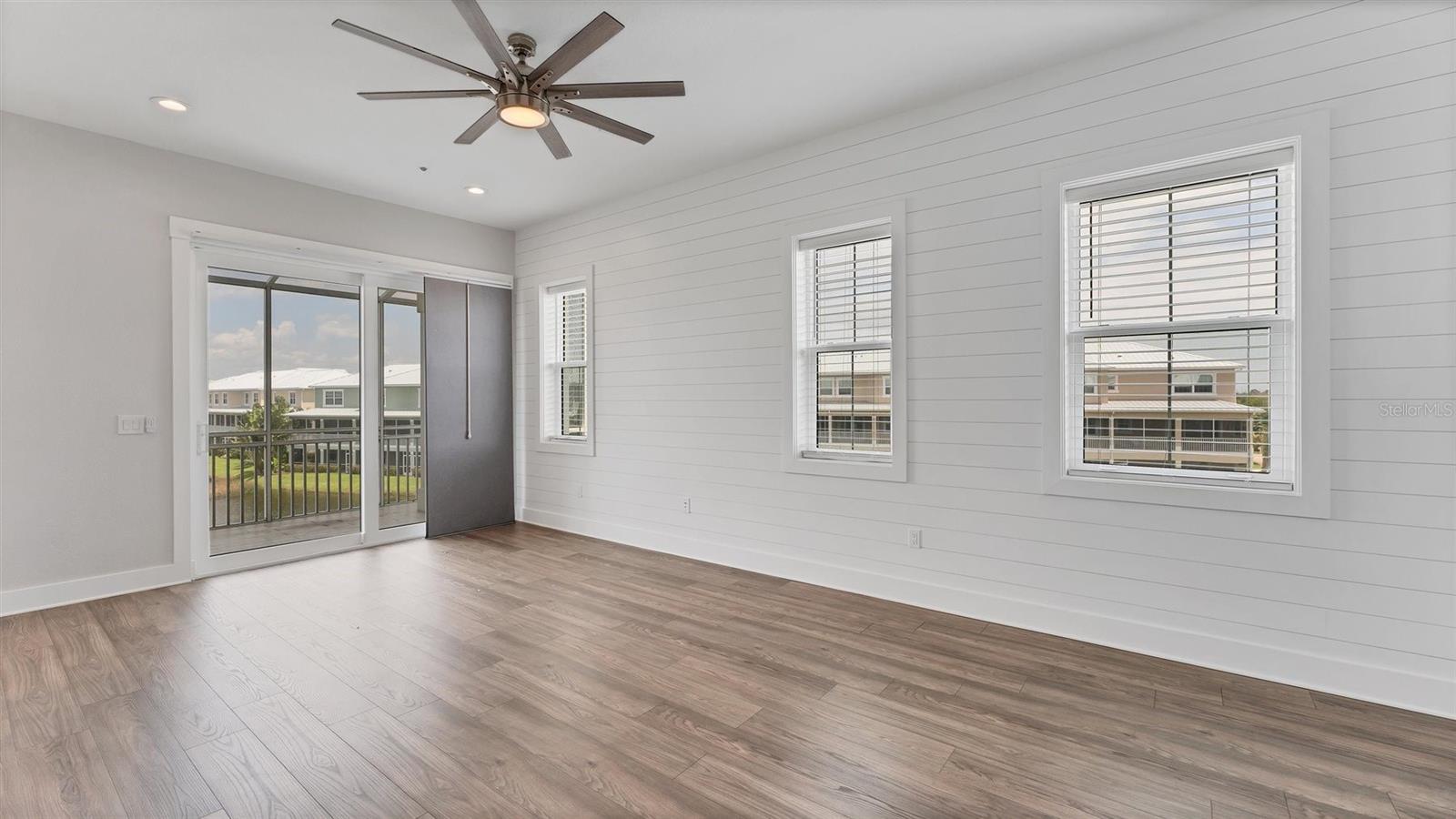 Image 30 of 75 For 10395 Longshore Road 33