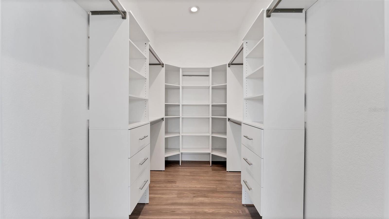 Image 32 of 75 For 10395 Longshore Road 33