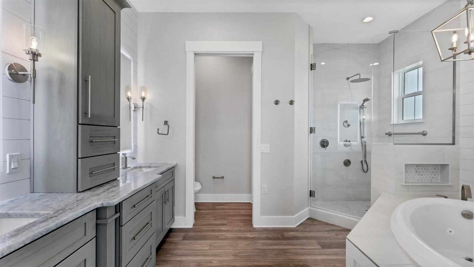 Image 33 of 75 For 10395 Longshore Road 33