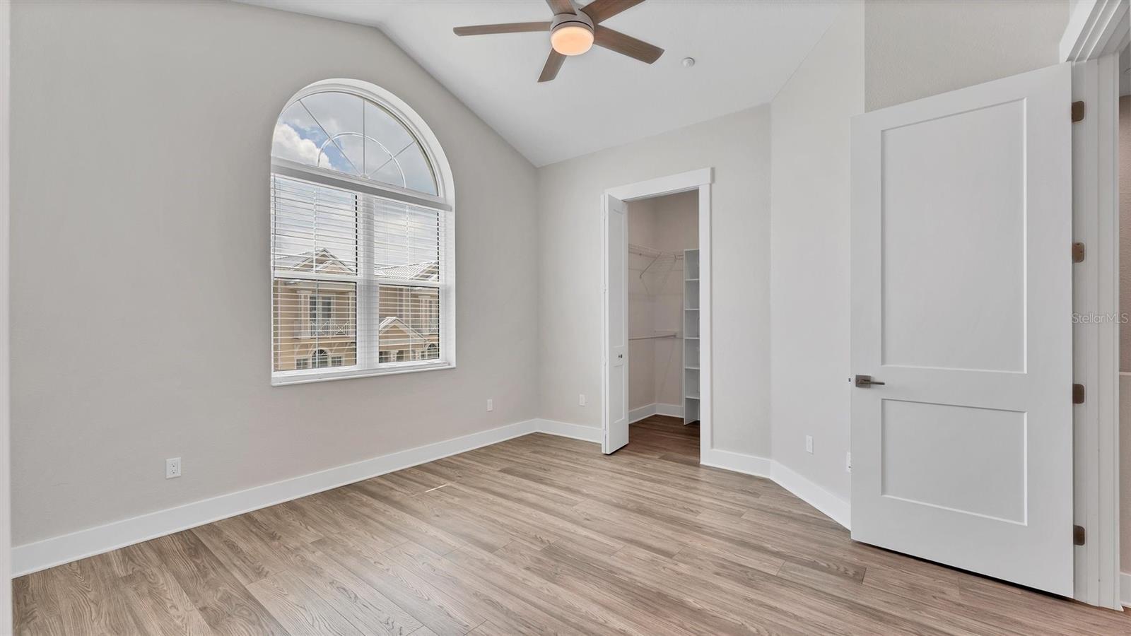 Image 36 of 75 For 10395 Longshore Road 33