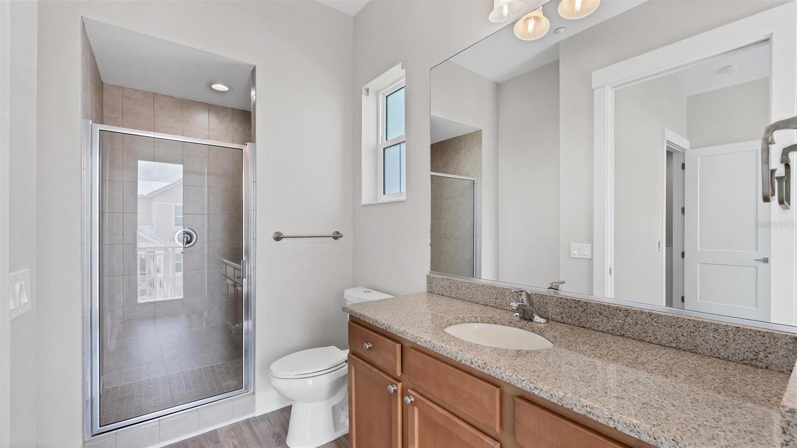 Image 39 of 75 For 10395 Longshore Road 33