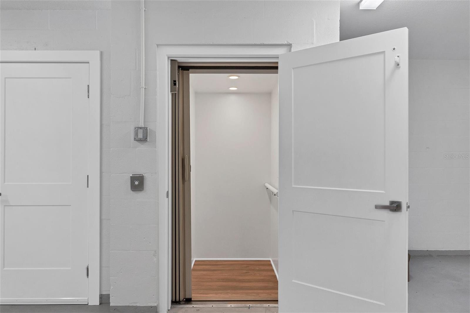 Image 44 of 75 For 10395 Longshore Road 33