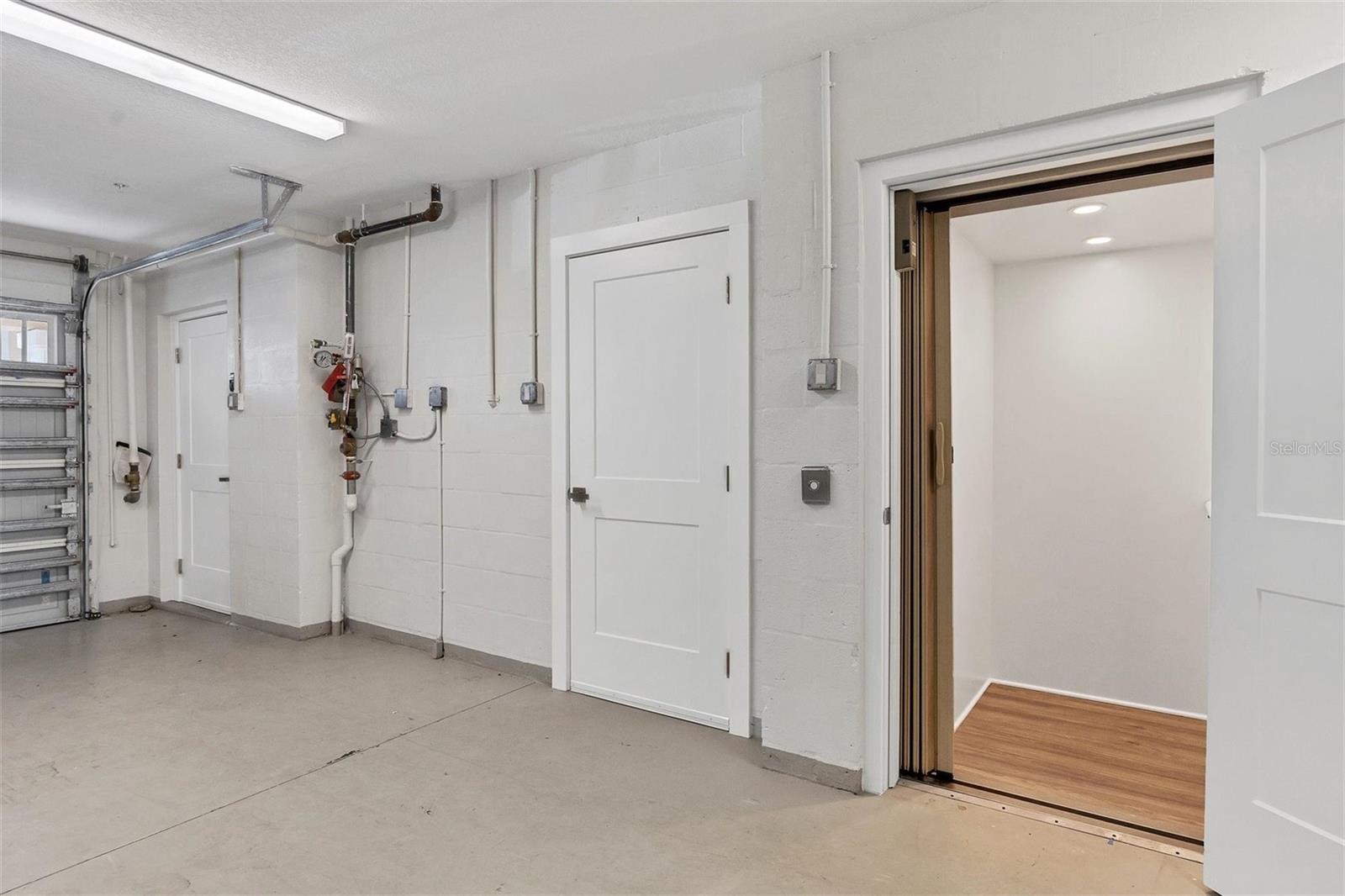 Image 45 of 75 For 10395 Longshore Road 33