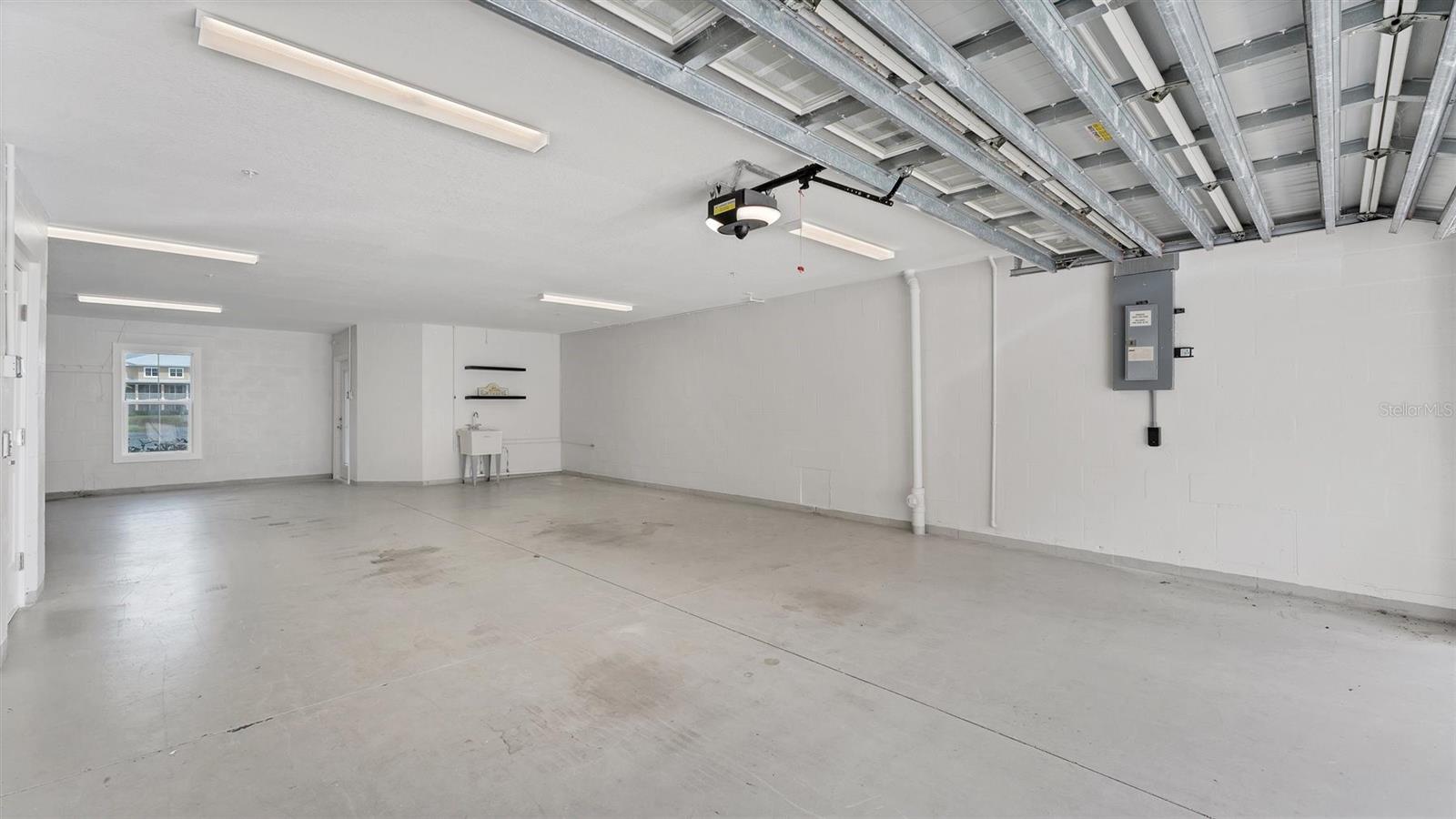 Image 48 of 75 For 10395 Longshore Road 33