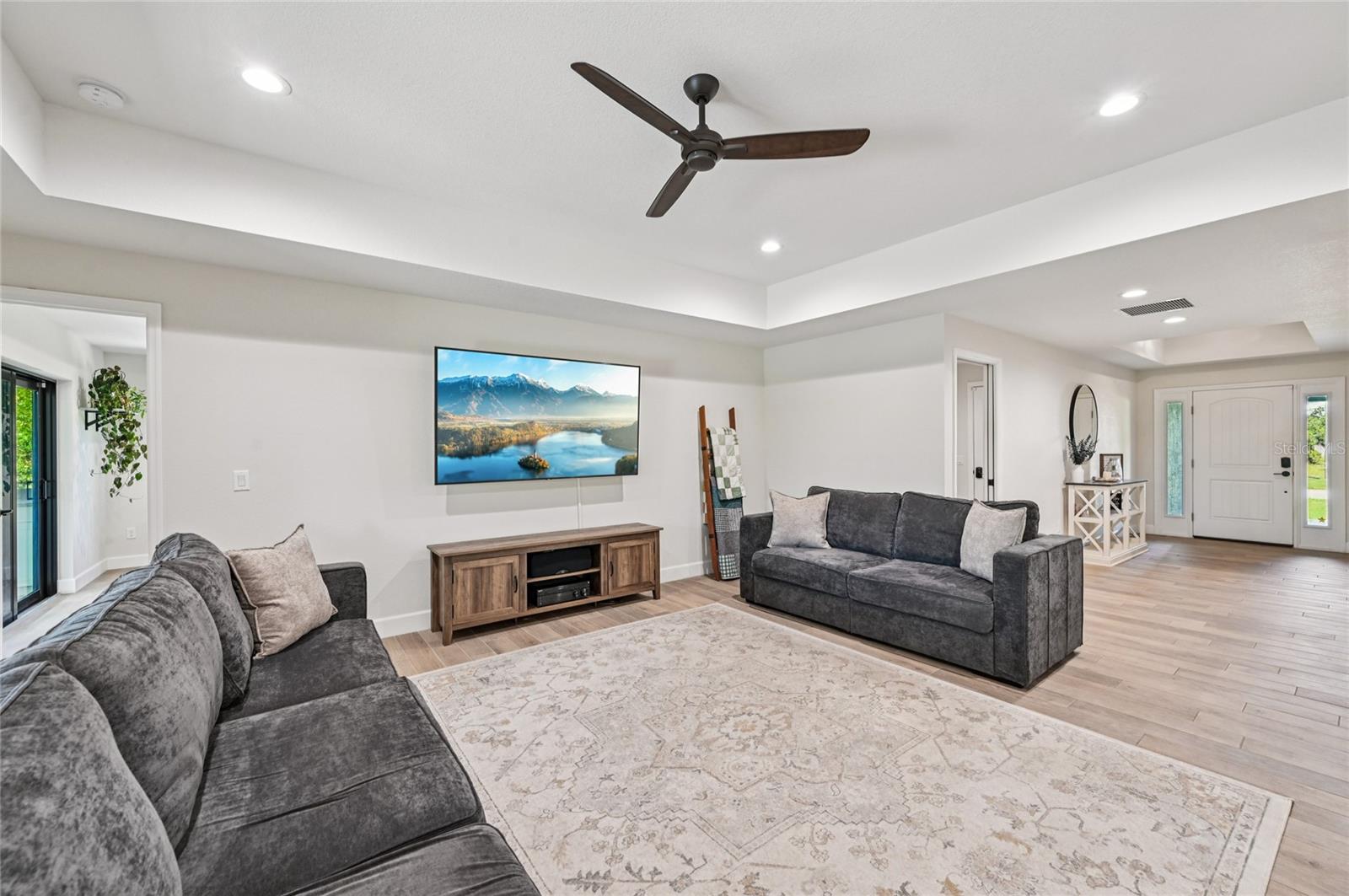 Image 11 of 57 For 525 Sunset Road N