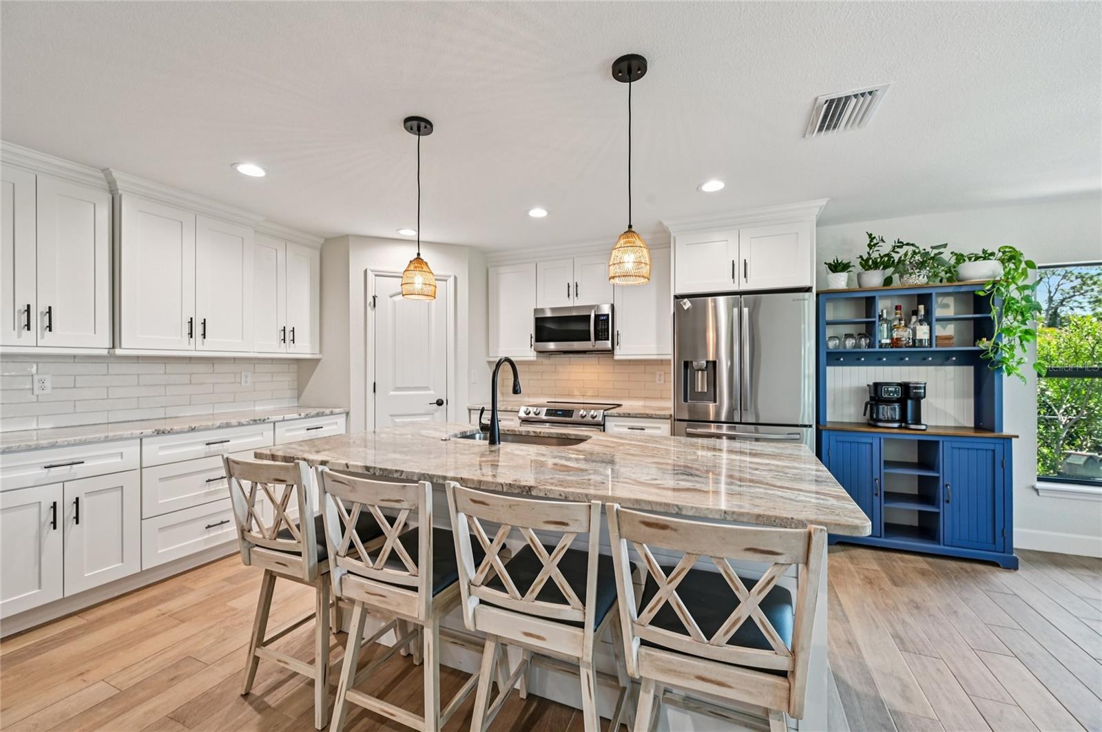 Image 13 of 57 For 525 Sunset Road N