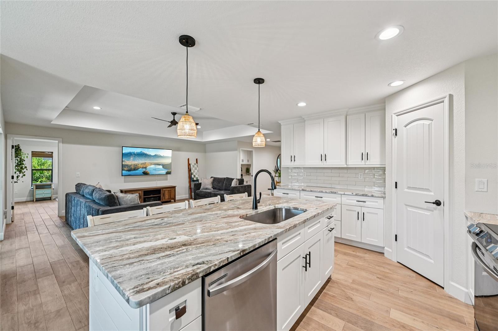 Image 16 of 57 For 525 Sunset Road N