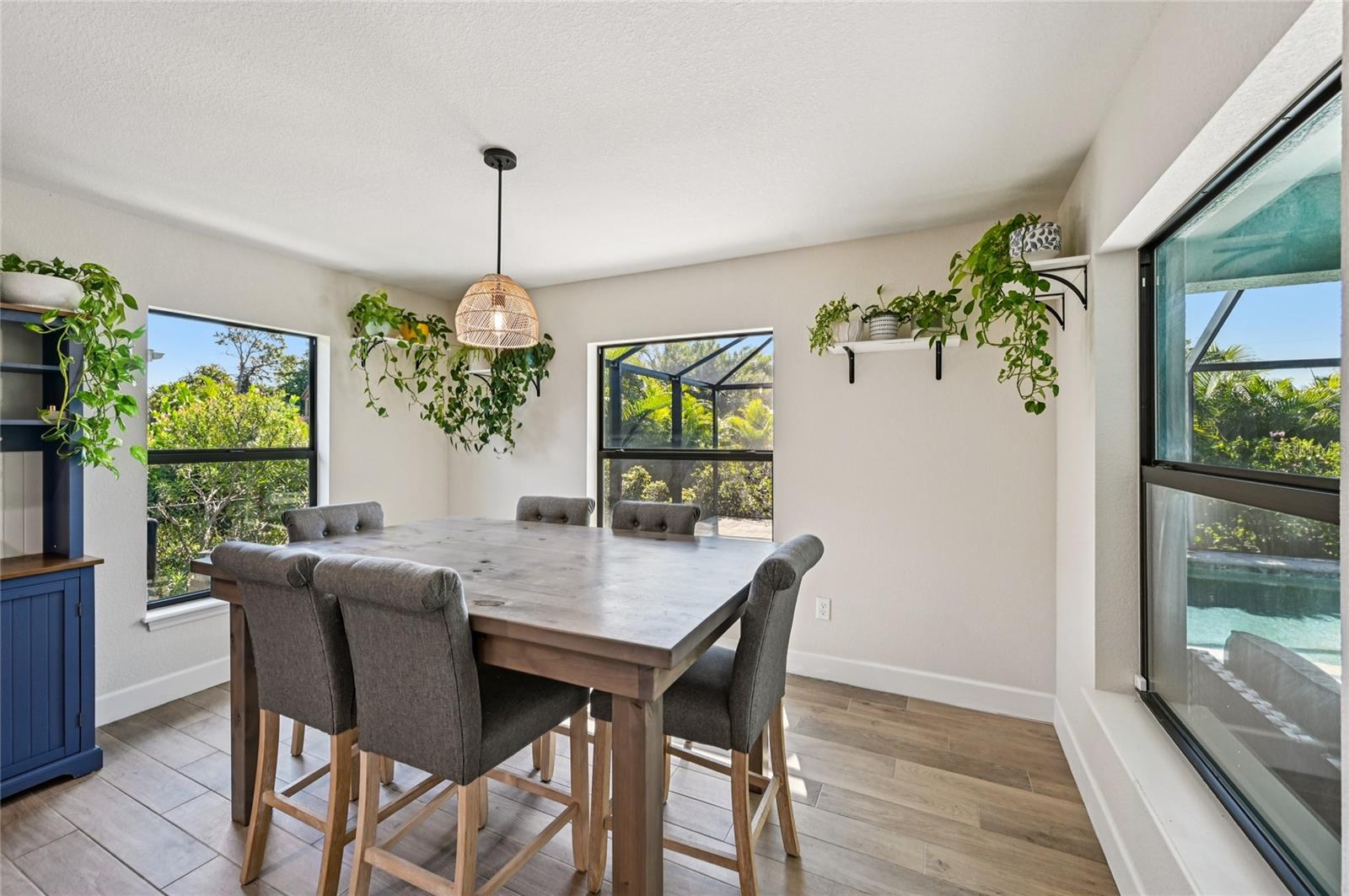 Image 18 of 57 For 525 Sunset Road N