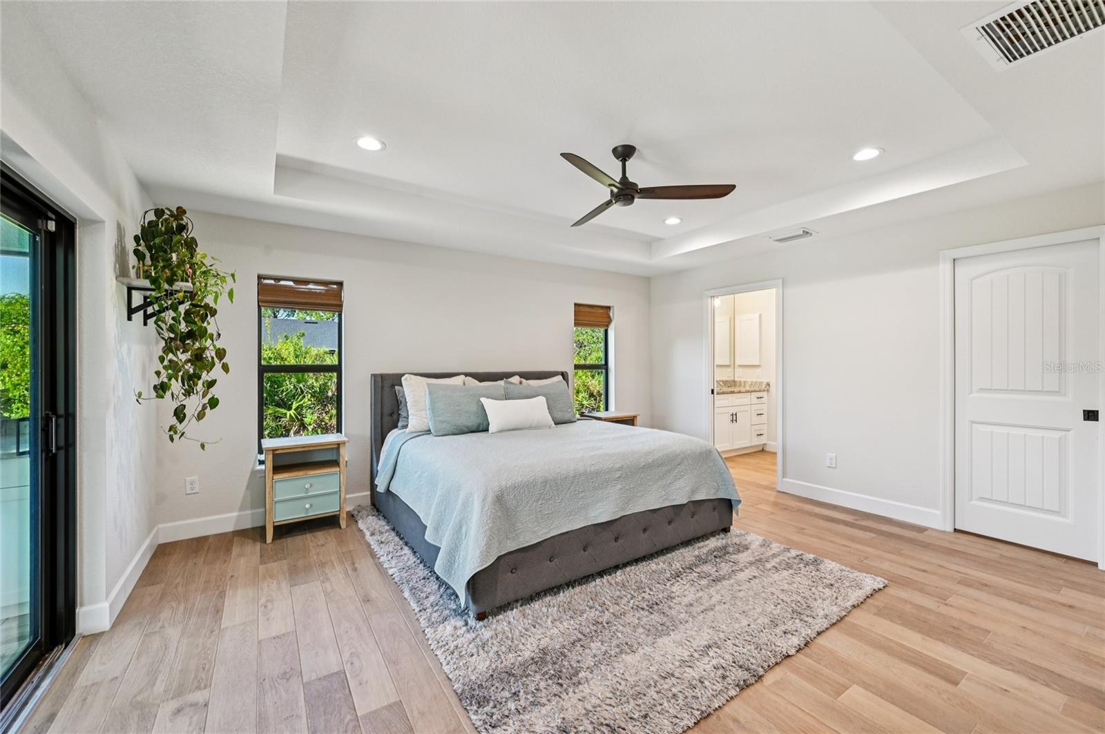 Image 21 of 57 For 525 Sunset Road N