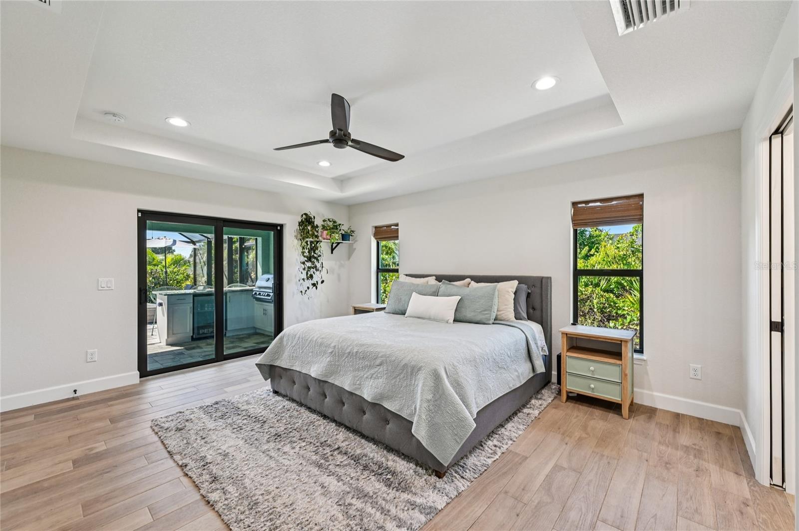 Image 22 of 57 For 525 Sunset Road N