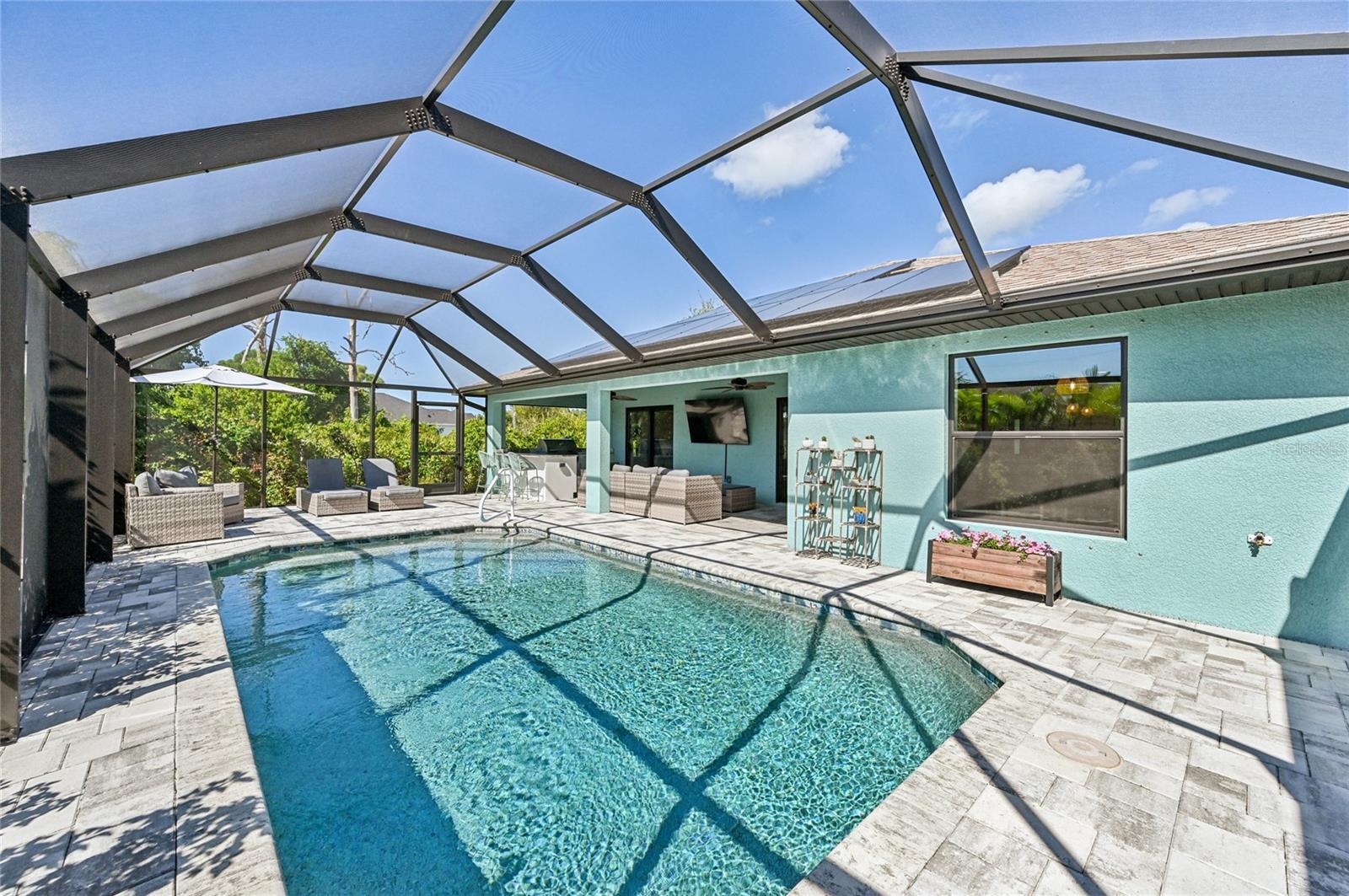 Image 3 of 57 For 525 Sunset Road N