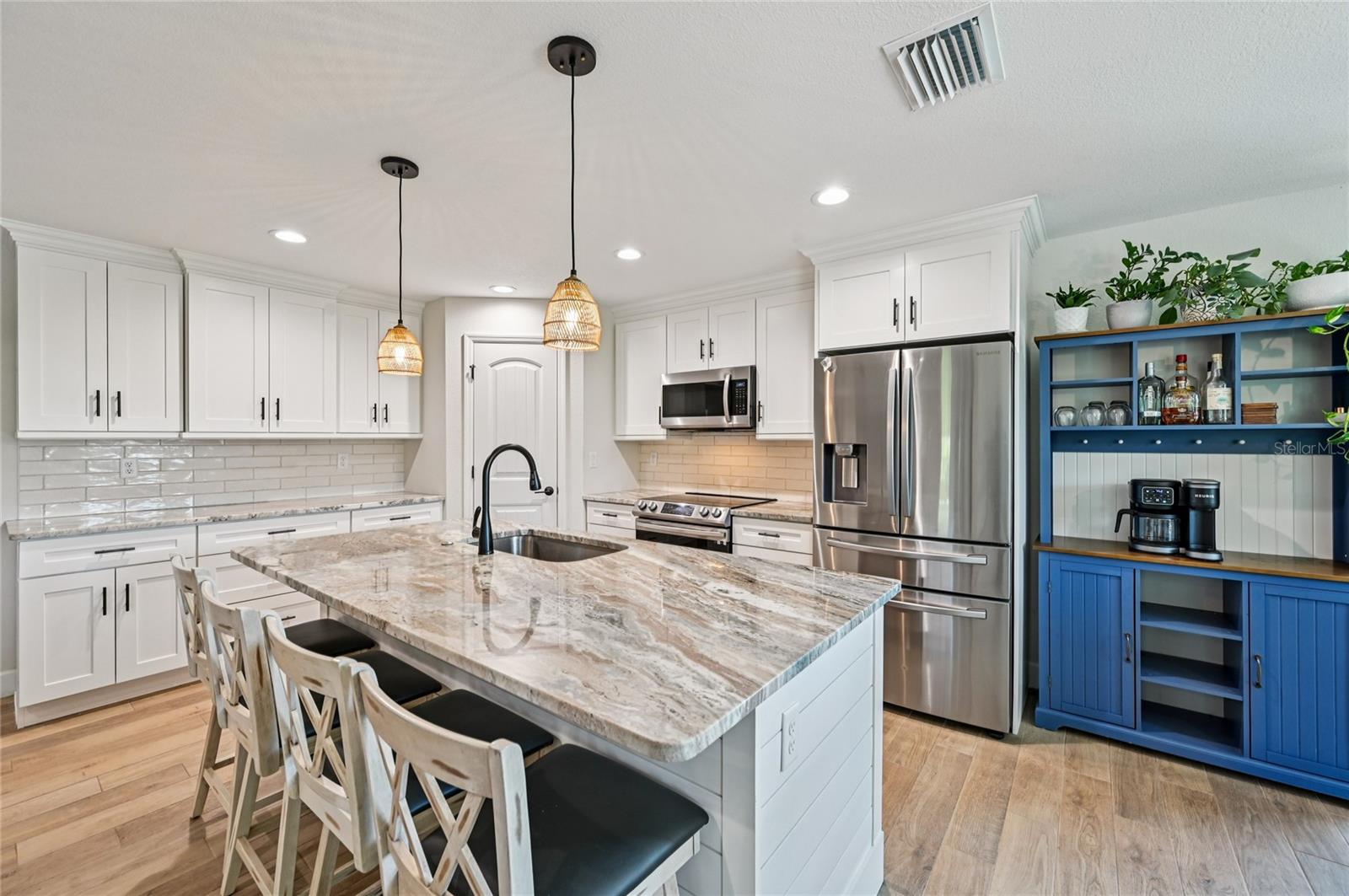 Image 5 of 57 For 525 Sunset Road N