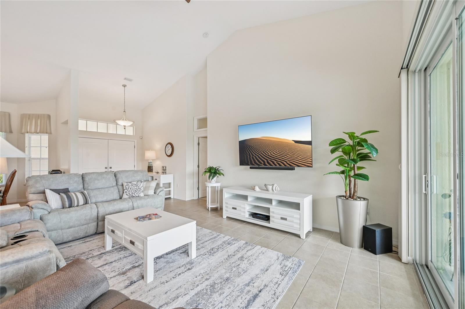 Image 10 of 58 For 105 Abercrombie Avenue