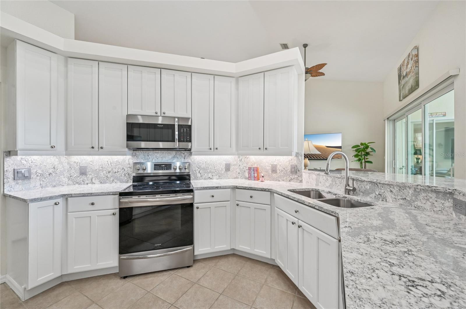 Image 12 of 58 For 105 Abercrombie Avenue