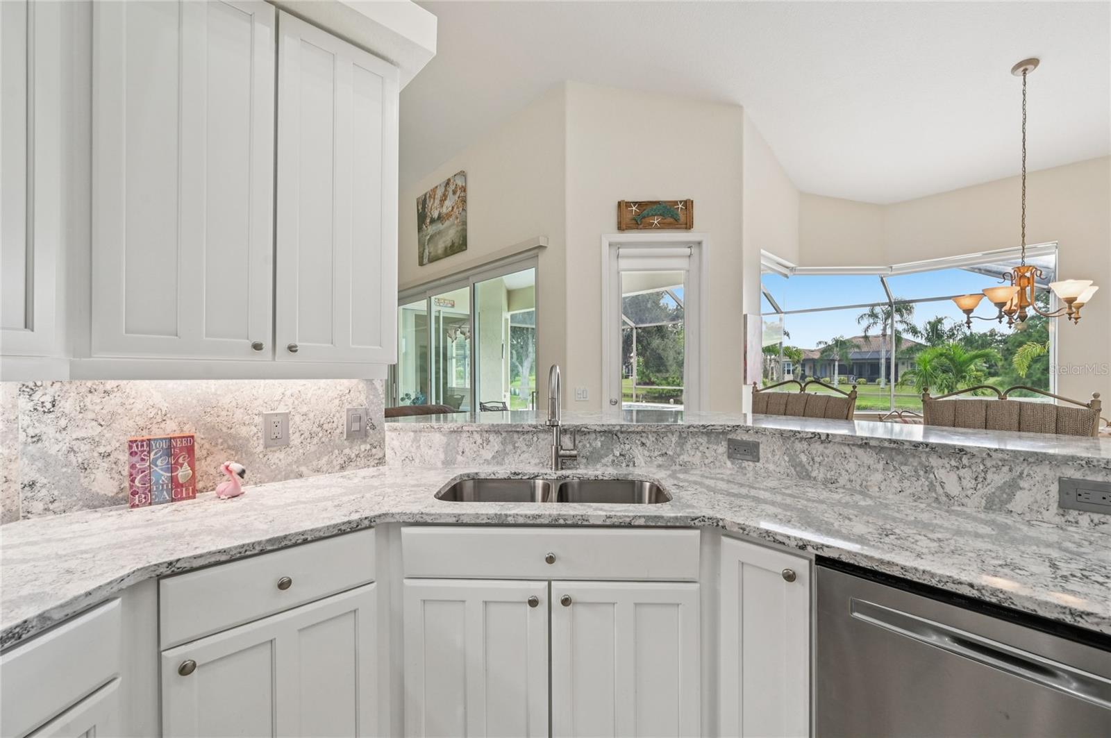 Image 15 of 58 For 105 Abercrombie Avenue